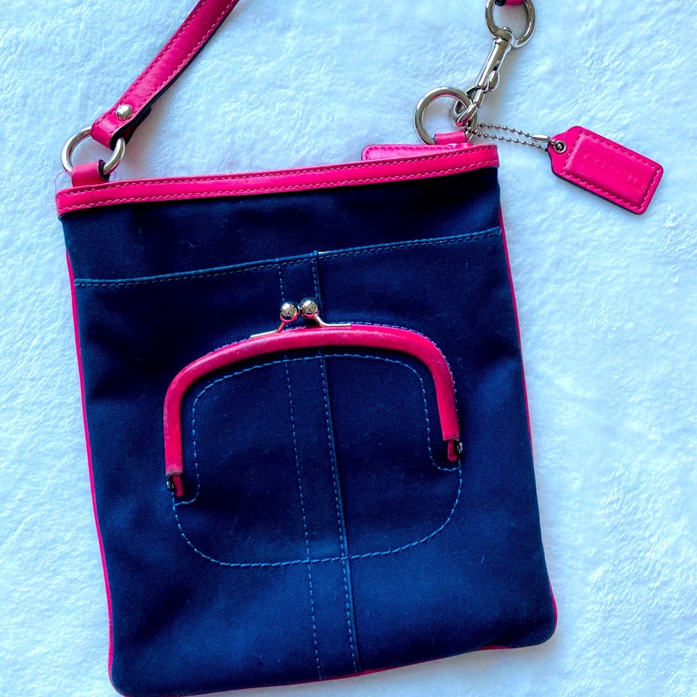 Authentic Coach Cross Body - Picture 3 of 7